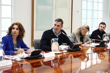 Las labores de búsqueda y limpieza en Valencia se refuerzan con miles de voluntarios el fin de semana