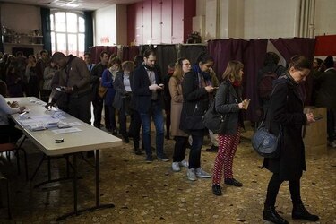 Francia vota en primera vuelta de unas presidenciales de desenlace incierto