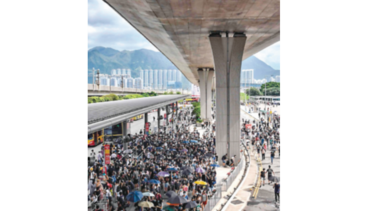 Hong Kong trata de recuperarse tras violenta protesta