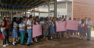 Alumnos y padres protestan en Chitré para exigir un bachiller en ciencias