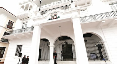 Ejecutivo flexibiliza, una vez más, la contratación de funcionarios