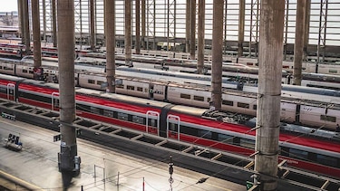‘Necesito que paren el tráfico en las vías urgentemente’: los audios de las llamadas entre los trenes y el centro de mando segundos después del accidente en España