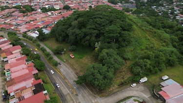 Residentes de Villa Lucre rechazan nuevos proyectos en terreno que reclaman como parque ecológico