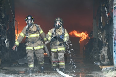 Incendio en el sector de Río Abajo afectó a varios comercios 