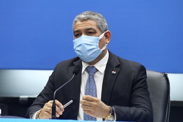 Ministro Sucre responde a los médicos: ‘insumos hay y se han estado repartiendo’