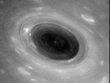 Sonda Cassini sobrevive a travesía entre Saturno y anillos