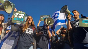 Cientos de israelíes ante el Tribunal Supremo contra la exención militar de ultraortodoxos