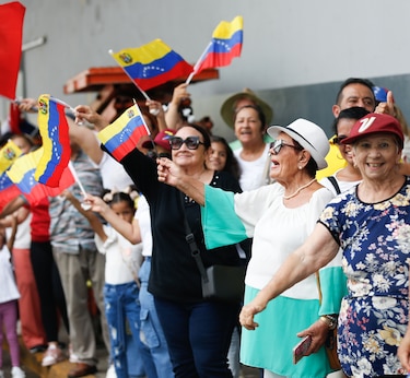 Venezolanos se congregan para su encuentro con Edmundo González Urrutia en Panamá