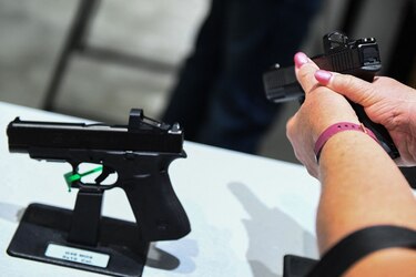 Senadores de Estados Unidos acuerdan proyecto de ley para restringir acceso a armas de fuego