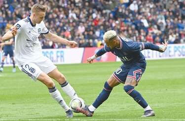 Entre abucheos, el PSG gana al Burdeos