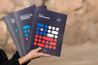 Más de 40 célebres académicos del mundo alaban la nueva Constitución de Chile