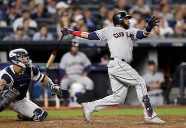 Carlos Santana pacta con los Filis por 3 años y 60 millones de dólares