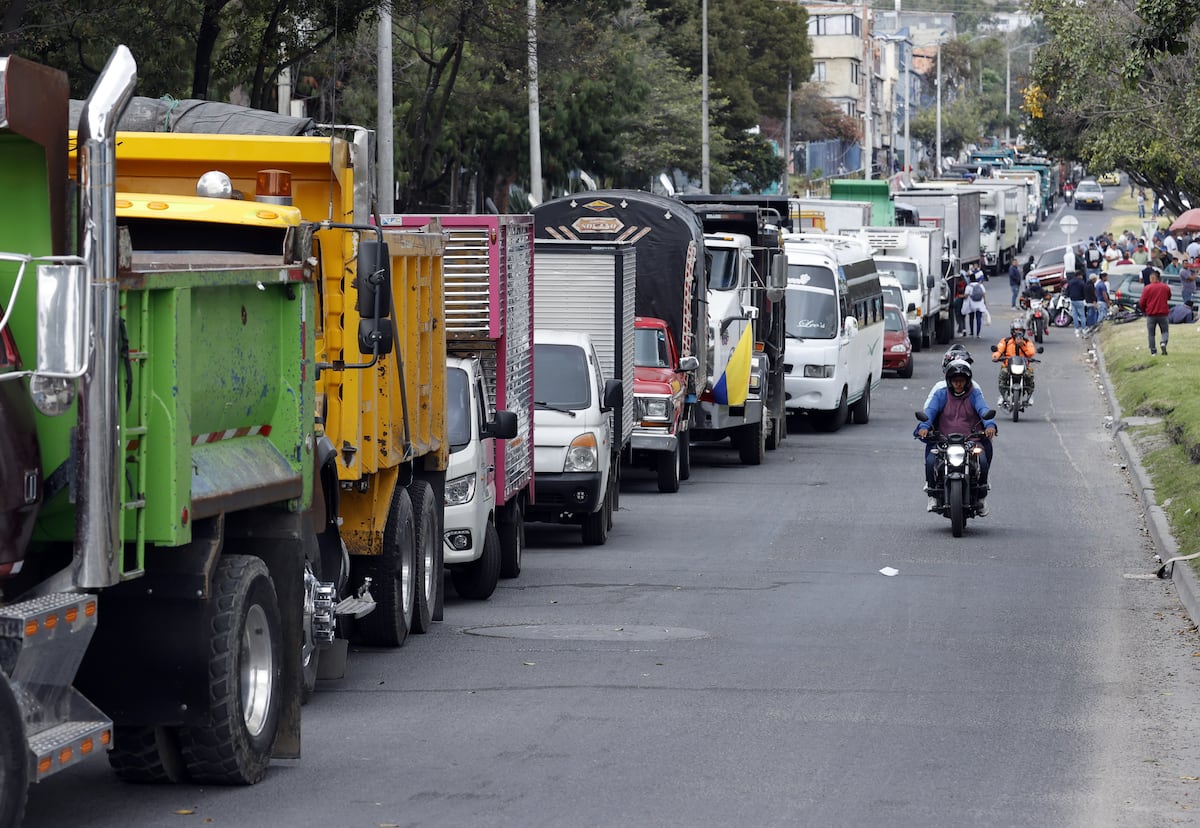 Camioneros levantan bloqueos en vías de Colombia tras lograr acuerdo ...