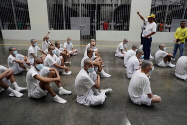 El Congreso salvadoreño extiende por vigésima vez el régimen de excepción