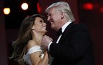 Donald y Melania Trump bailan 'My Way' de Frank Sinatra