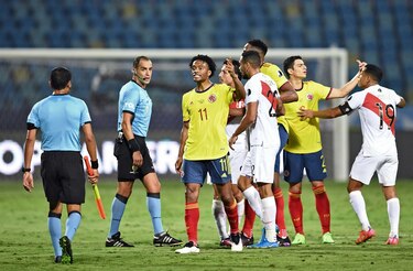 Perú derrota 2-1 a Colombia y revive en el Grupo B de la Copa América