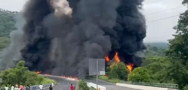 Accidente en Viguí: camión cisterna explota tras volcadura y deja un muerto