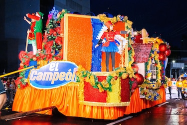 Más de 300 mil personas en el desfile de Navidad de ciudad de Panamá