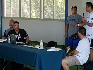 Carlos Hernández, Carlos Baerga, Roberto Alomar y Bruce Chen, todos unidos por el béisbol