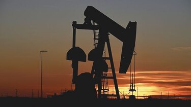 Rusia y Arabia Saudita hacen retroceder al crudo