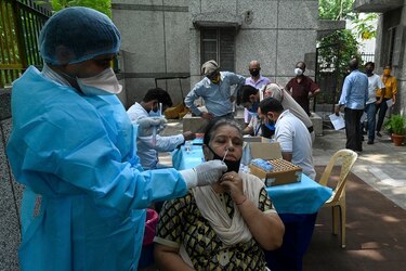 Nuevo récord de muertes por el coronavirus en India tras recuento revisado al alza