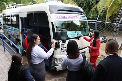 Fiscalía Electoral inspecciona buses pero no logra ubicar a la alcaldesa Stefany Peñalba