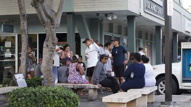 Obama y sus hijas pasan un rato con el cantante Eddie Vedder