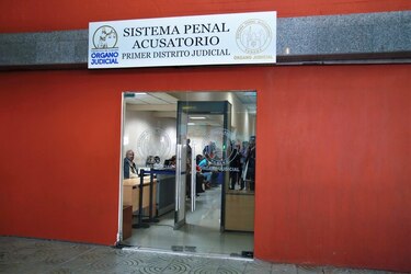 Decretan casa por cárcel a 10 personas por violar la cuarentena