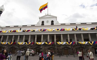 Papa Francisco comienza su gira por Surámerica en Ecuador