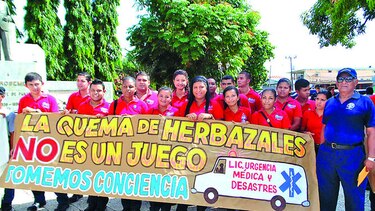 Veragüenses marchan y piden un alto a las quemas forestales