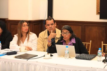 Reorganizar el gasto público y nuevos tributos: dos propuestas para financiar la CSS 
