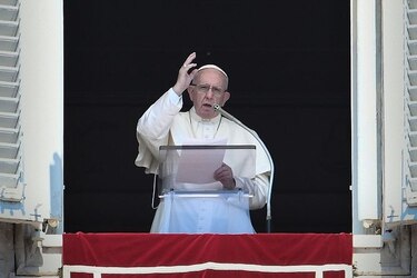 Exigen a papa Francisco combatir pedofilia con hechos y no con palabras