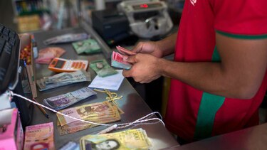 Estados Unidos prohíbe a sus ciudadanos negociar criptomoneda venezolana