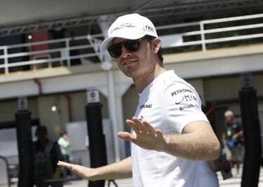 Rosberg domina los ensayos libres en un día lluviosos en Brasil