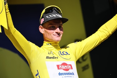 Tour de France: Pogacar cede a Van der Poel el maillot amarillo en la etapa 6