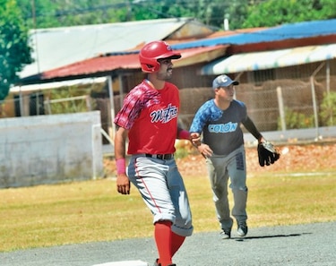 Preselección de softbol se concentra en Chitré