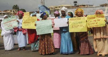 Policía de Nigeria ofrece $300 mil por pistas sobre niñas raptadas