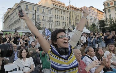Los primeros resultados oficiales apuntan a una victoria del 'no' en Grecia