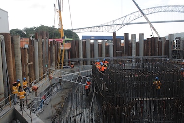 Obreros vinculados al Suntracs declaran paro parcial en el Cuarto Puente; Mitradel interviene 