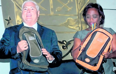 Empresarios no siguieron las reglas en la entrega de mochilas escolares