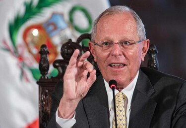 Sugieren impedir viajes a Kuczynski por investigación de corrupción