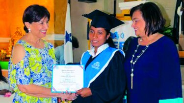 Educación radial gradúa bachilleres