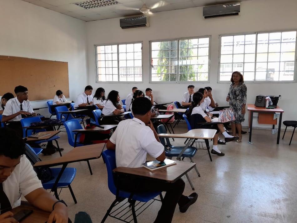 Ministra de Educación hace llamado para que los padres de familia manden a su hijos a las escuelas