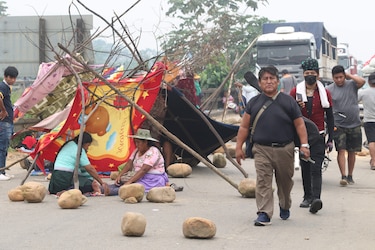 Bloqueos de carreteras en defensa de Evo Morales se concentran en el centro de Bolivia