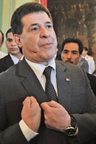 Senadores cuestionan a presidente Cartes