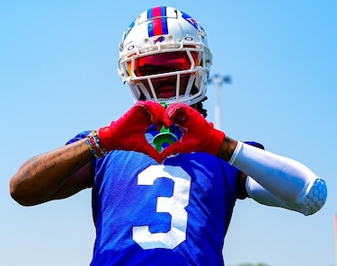 Damar Hamlin es aclamado en práctica de los Bills tras sufrir paro cardíaco en pleno juego