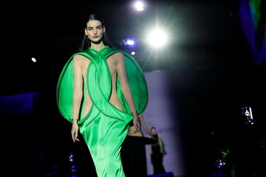 Pierre Cardin sumerge París en los mares