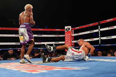 Jezreel Corrales no da con el peso; pierde su corona superpluma