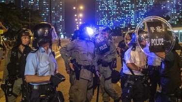 Crece tensión en Hong Kong con nuevos choques entre policías y manifestantes