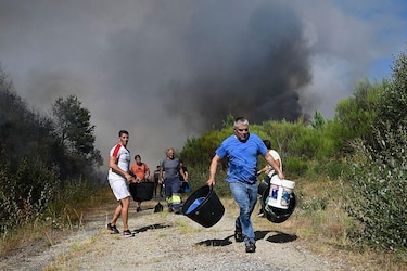 4 claves para entender la histórica ola de incendios que golpea a España y que va camino de batir récords de destrucción
